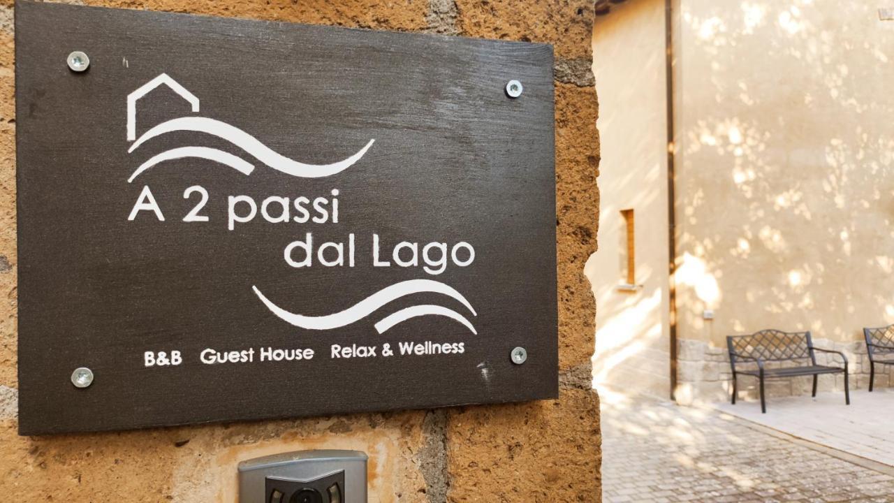 A 2 Passi Dal Lago Grotte di Castro Bagian luar foto